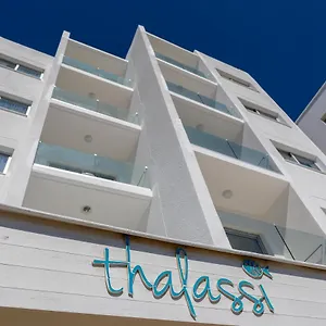 costantiana-beach-hotel-apartments-larnaka.hotelsatayianapa.com/