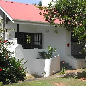 daniellas-bungalows.maheislandhotels.com/